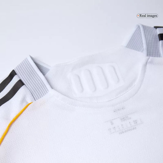 Camiseta de fútbol local del Real Madrid 2025/26, versión de jugador