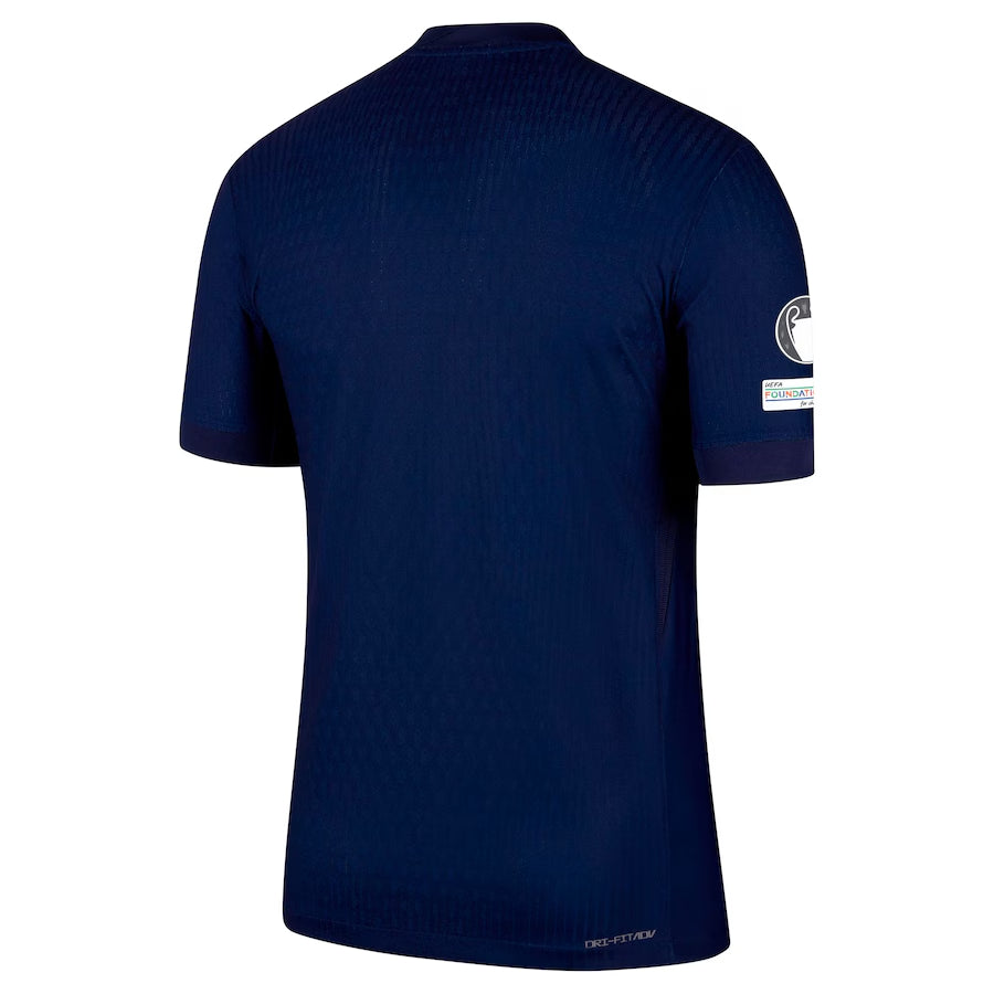 Camiseta de local del PSG 2025-26, versión jugador, con insignia de la Champions League y del 10.º aniversario de la Fundación UEFA