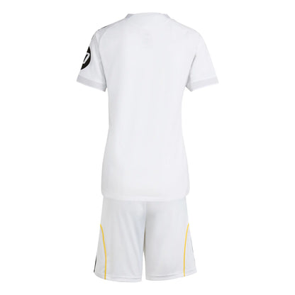 Camiseta de fútbol local del Real Madrid para niño (camiseta, pantalón corto y medias) 2025/26